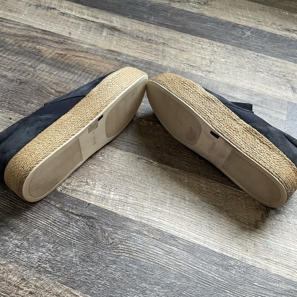 Vince Wilden Slip-On Sneaker Slip-on
Round toe Leather & fabric lining - Picture 6 of 10